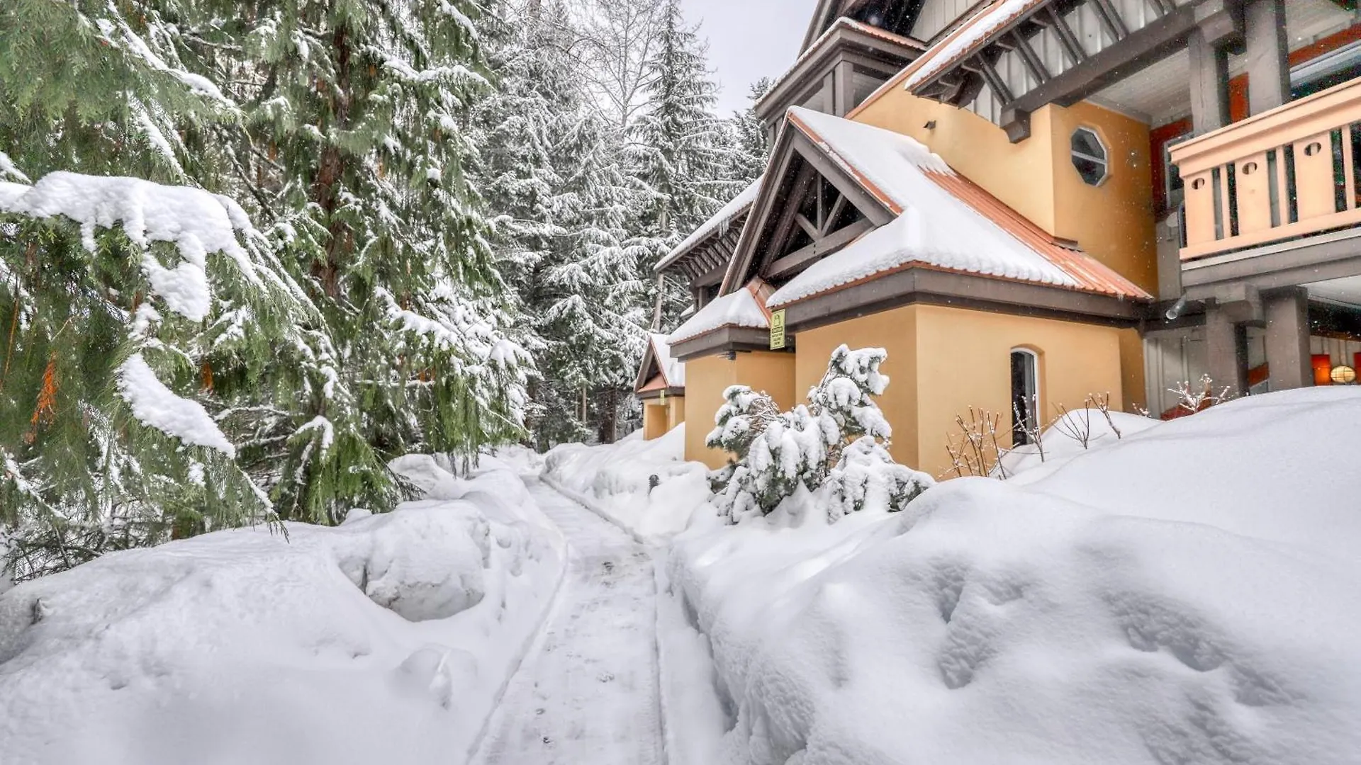 Sunpath #05 Villa Whistler Canada
